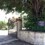 Les Deux Tours Bed & Breakfast 3*