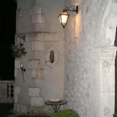 Les Deux Tours Bed & Breakfast Brignon