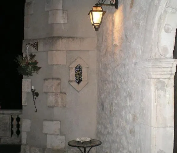 Les Deux Tours Bed and breakfast Brignon